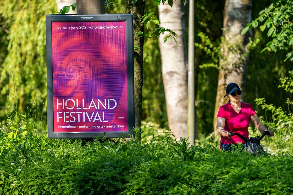 holland-festival-poster-roze-1.jpg