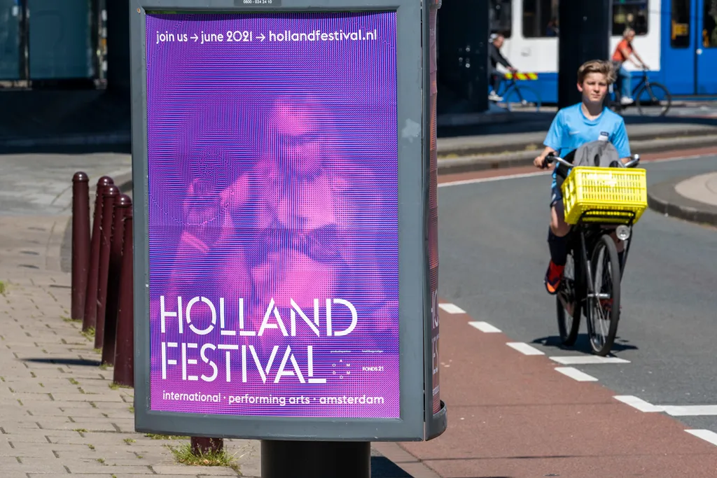 holland-festival-poster-paars-1.jpg